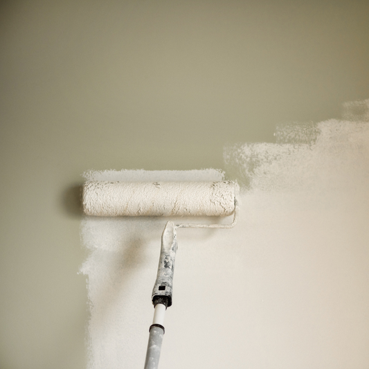 Peinture en hauteur : échelle télescopique ou échafaudage